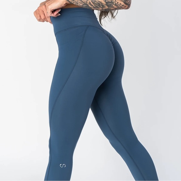Booty Scrunch Curves & Combat Regal Booty Scrunch Leggings Size M HOT🔥 - Picture 5 of 9